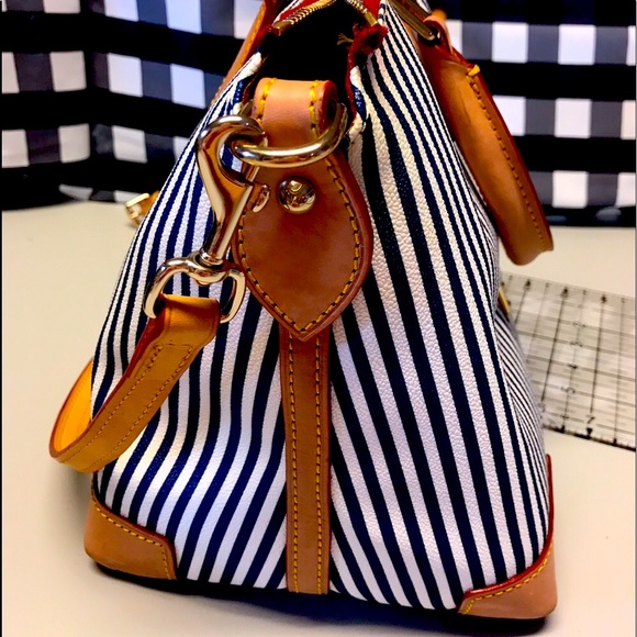 MWOT Dooney and Burke purse - Picture 15 of 15